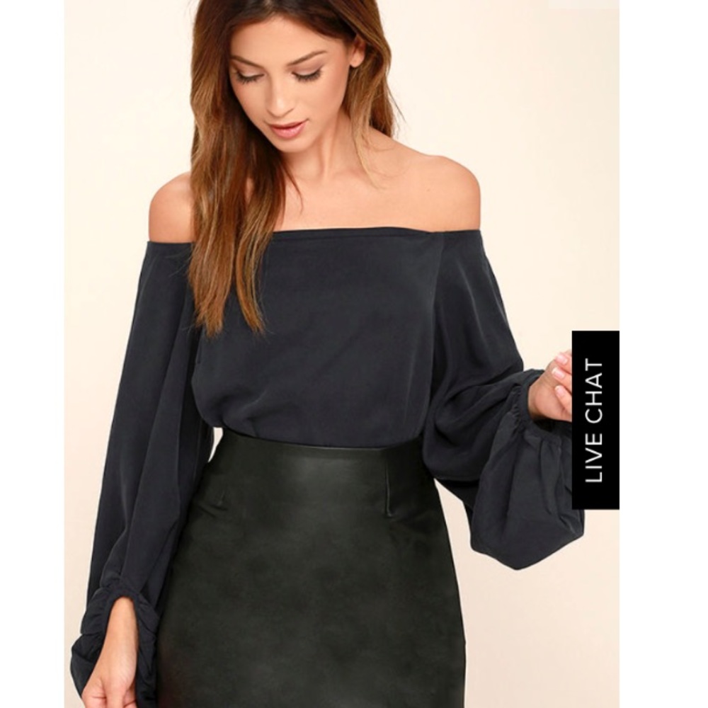 🔥SALE🔥Lulu’s Navy Blue Off-the-Shoulder Top